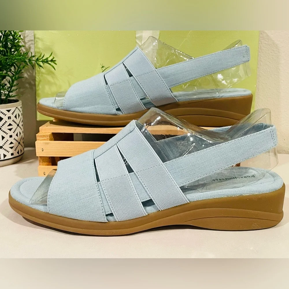 NIB! Grasshoppers “Amelia III” Women's Blue Chambray Fabric Sandals